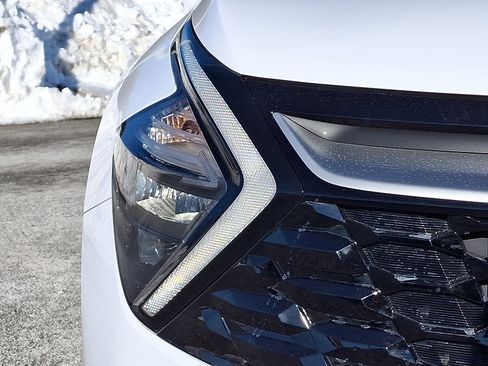 Used 2023 Kia Sportage EX image 9