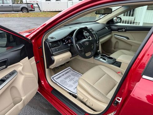 Used 2014 Toyota Camry XLE FWD image 14