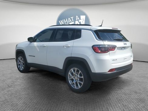Used 2023 Jeep Compass Latitude AWD/4WD image 6