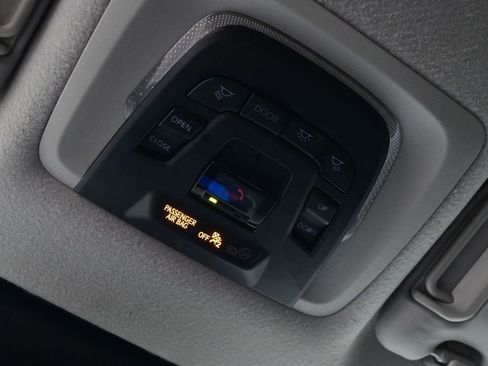 Used 2023 Toyota Corolla Cross XLE w/ Convenience Package FWD image 28