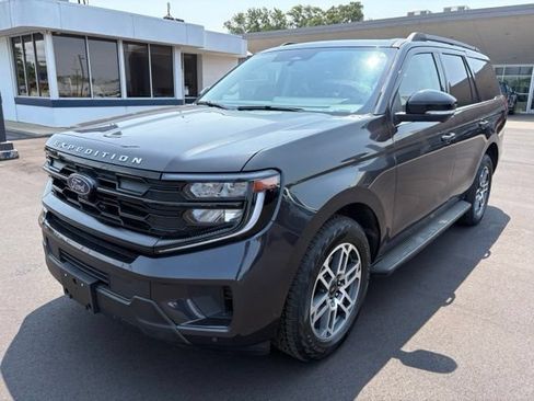 Used 2025 Ford Expedition Active AWD/4WD image 10