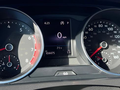 Used 2019 Volkswagen Tiguan SE image 31