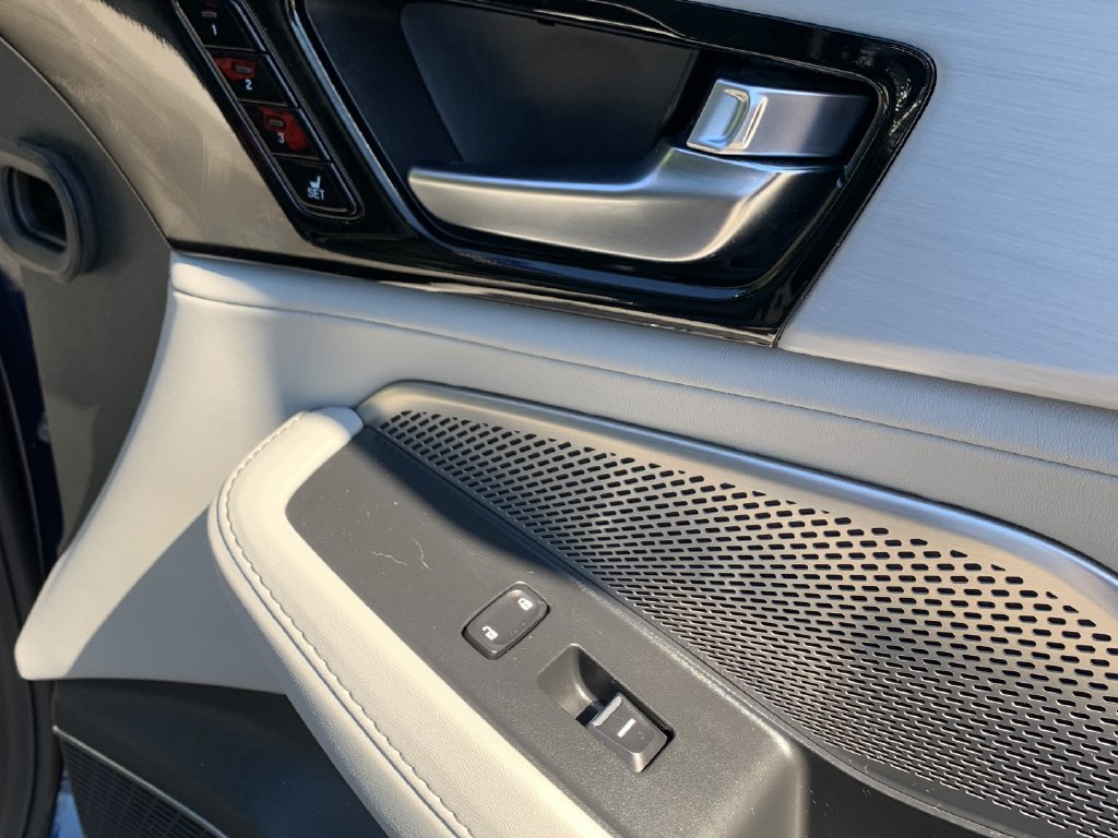 Used 2023 Acura MDX w/ Technology Package FWD image 34