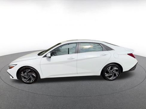 Used 2025 Hyundai Elantra SEL FWD image 9
