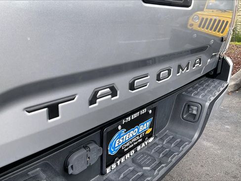 Used 2022 Toyota Tacoma TRD Sport w/ Technology Package AWD/4WD image 9