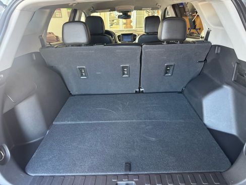 Used 2024 GMC Terrain SLE w/ Driver Convenience Package image 7