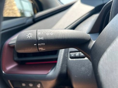 Used 2025 Toyota Prius Plug-In Hybrid FWD image 26