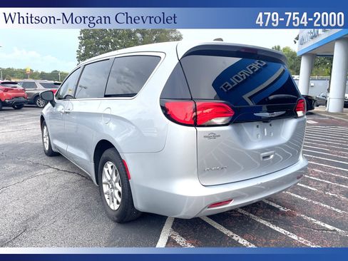 Used 2022 Chrysler Voyager LX image 7