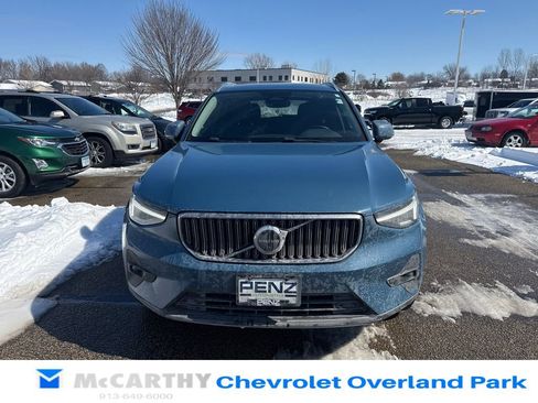 Used 2025 Volvo XC40 B5 Plus image 1