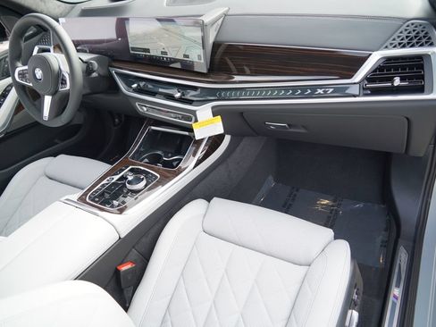 New 2027 BMW X7 xDrive40i w/ M Sport Package AWD/4WD image 13