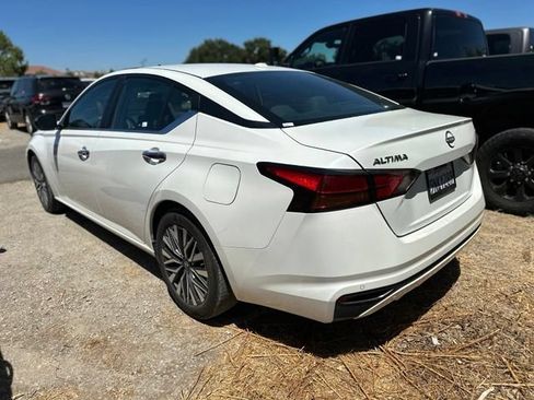 Used 2024 Nissan Altima 2.5 SV FWD image 4