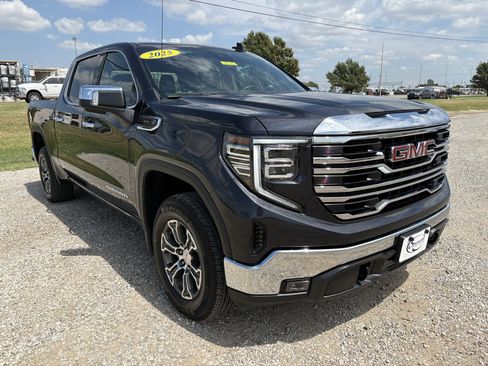 Used 2025 GMC Sierra 1500 SLT AWD/4WD image 3