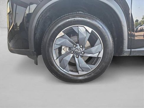 Used 2025 Nissan Rogue SV FWD image 23