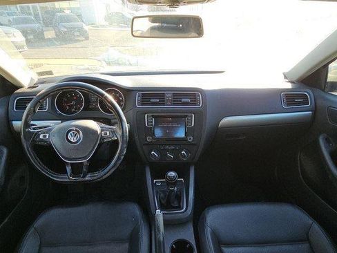 Used 2017 Volkswagen Jetta SE image 8