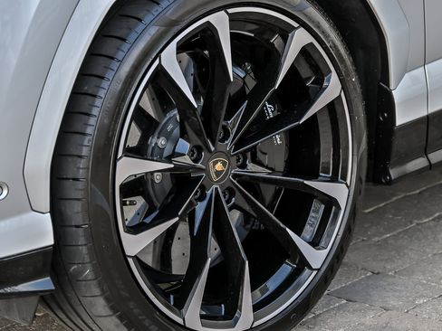 Used 2022 Lamborghini Urus AWD/4WD image 9