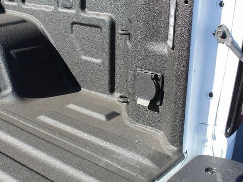 Used 2025 GMC Sierra 1500 SLT image 8