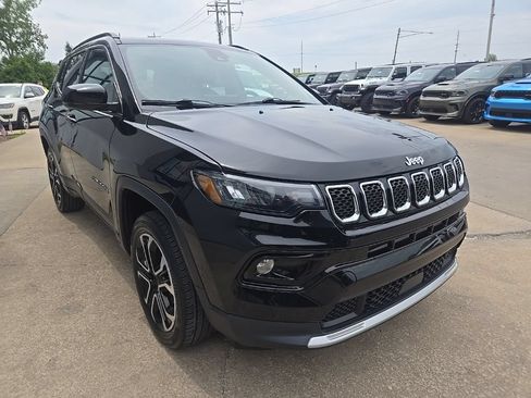 Used 2023 Jeep Compass Limited w/ Sun and Sound Group AWD/4WD image 16