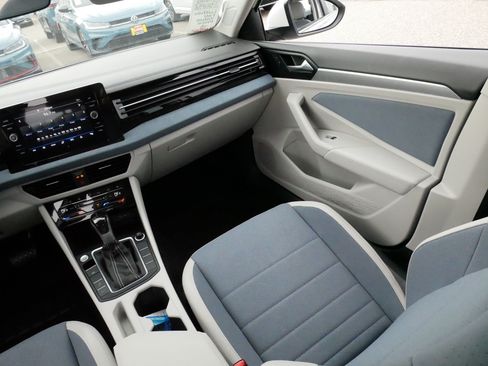 Used 2025 Volkswagen Jetta SE w/ Sunroof Package FWD image 11