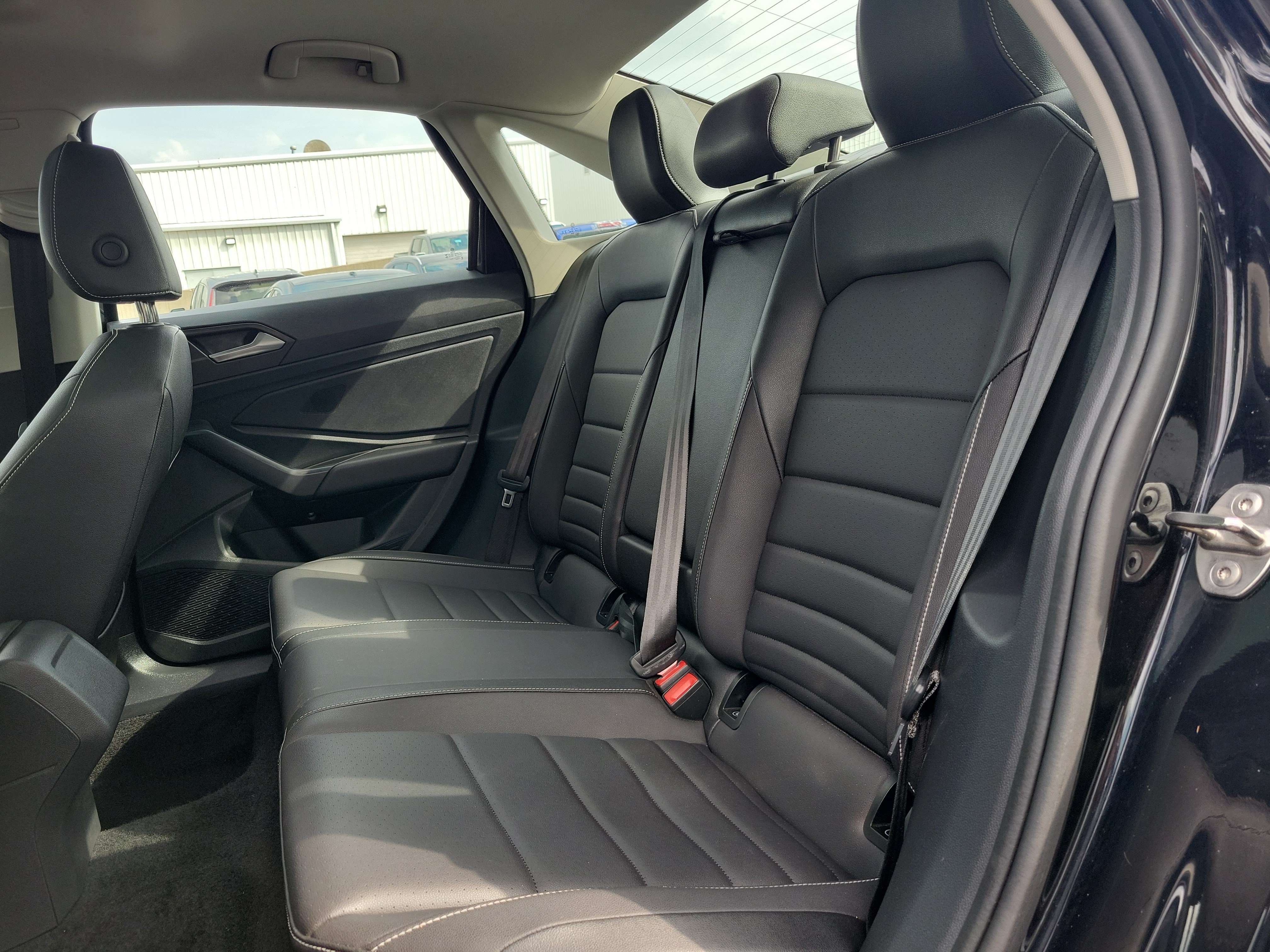 Used 2024 Volkswagen Jetta SE FWD image 13