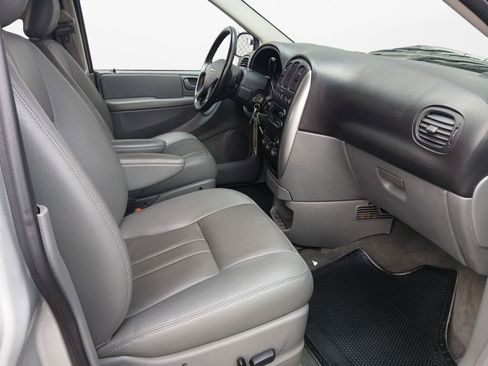 Used 2005 Chrysler Town & Country Touring w/ Leather Interior Group FWD image 24