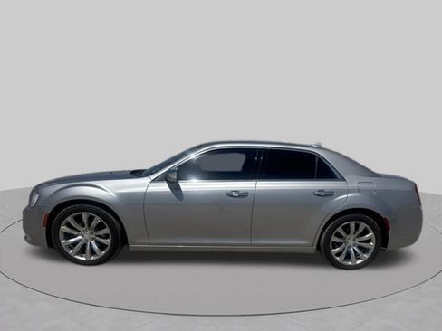 Used 2018 Chrysler 300 Limited w/ Safetytec Plus Group RWD image 2