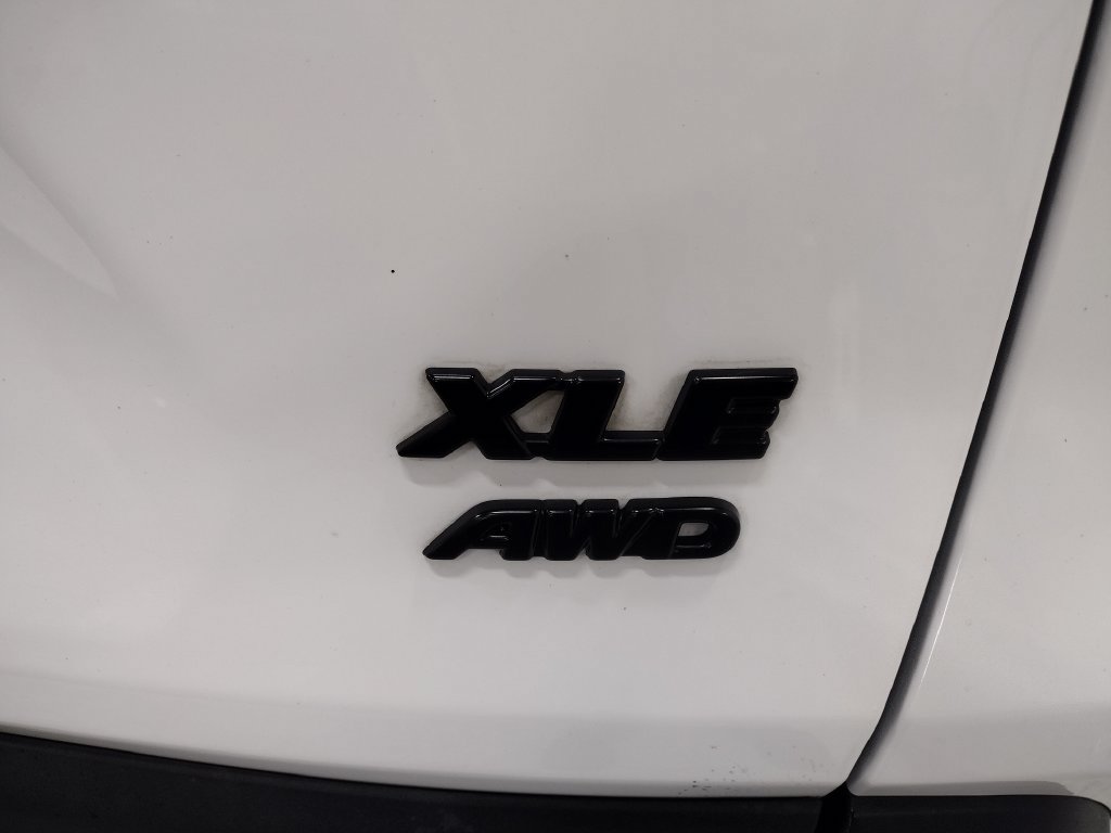 Used 2022 Toyota RAV4 XLE w/ XLE Grade Weather Package AWD/4WD image 15