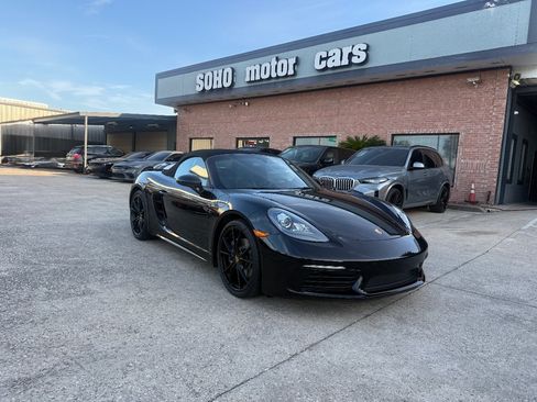 Used 2018 Porsche 718 Boxster RWD image 2