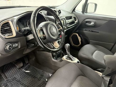Used 2017 Jeep Renegade Latitude w/ Popular Equipment Group AWD/4WD image 12