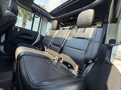 Used 2023 Jeep Wrangler Unlimited Rubicon 4xe w/ Cold Weather Group AWD/4WD image 15