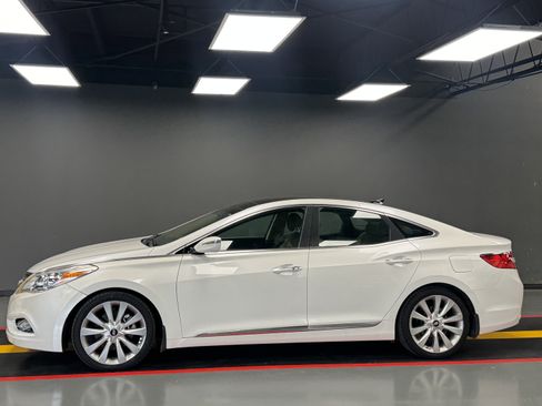 Used 2013 Hyundai Azera w/ Technology Pkg FWD image 3