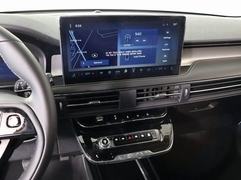 New 2026 Lincoln Corsair Premiere image 5