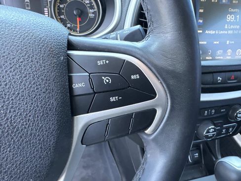 Used 2018 Jeep Cherokee Latitude Plus w/ Comfort/Convenience Group image 30