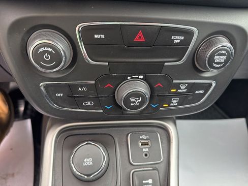 Used 2018 Jeep Compass Latitude w/ Popular Equipment Group image 15