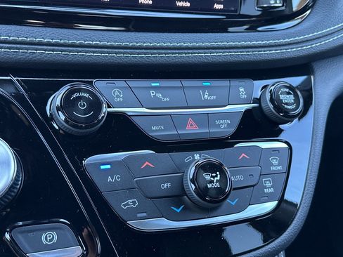 New 2026 Chrysler Pacifica Limited w/ S Appearance Package image 22