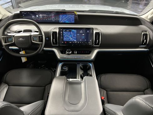 New 2026 Ford Expedition Platinum w/ Driver's Package image 23