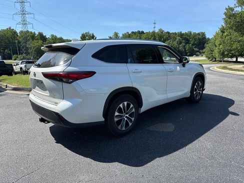Used 2021 Toyota Highlander XLE FWD image 5