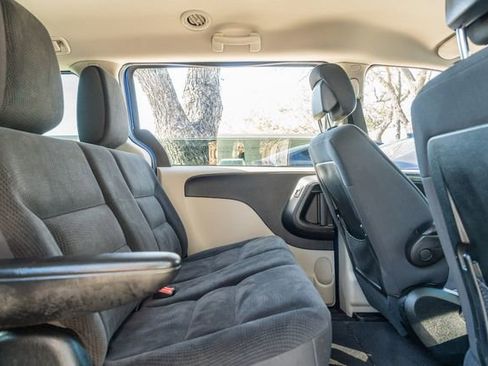 Used 2018 Dodge Grand Caravan SE w/ UConnect Hands-Free Group image 35