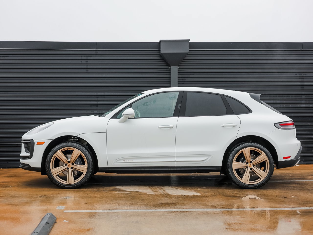 Certified 2026 Porsche Macan AWD/4WD image 2