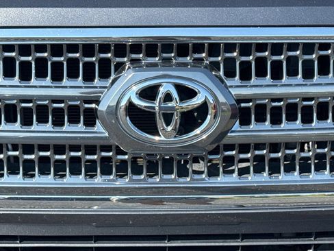 Used 2017 Toyota Tacoma TRD Off-Road w/ Premium & Technology Package AWD/4WD image 46
