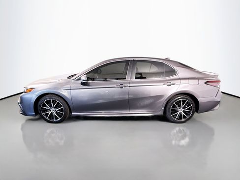 Used 2022 Toyota Camry SE FWD image 6