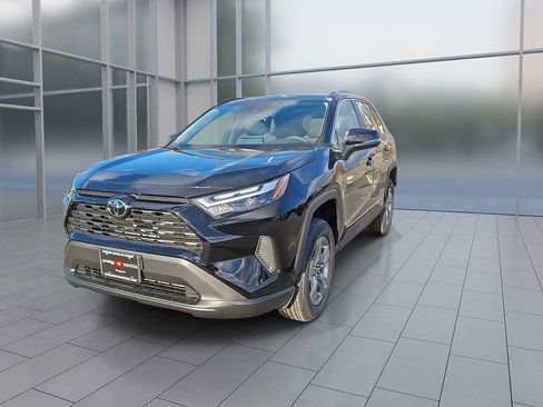 New 2025 Toyota RAV4 XLE image 4
