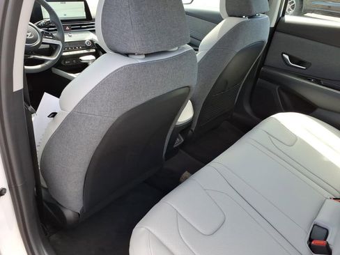 Used 2025 Hyundai Elantra Limited FWD image 8