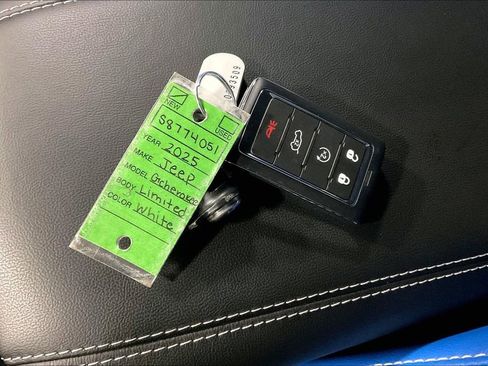 New 2025 Jeep Grand Cherokee Limited w/ Black Appearance Package image 31