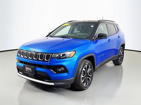 Used 2023 Jeep Compass Limited AWD/4WD image 4