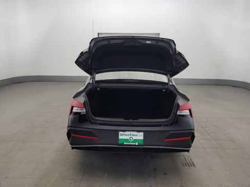 Used 2025 Hyundai Elantra SE FWD image 29