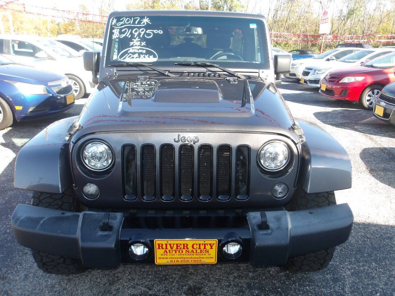 Used 2017 Jeep Wrangler Unlimited Sahara AWD/4WD image 3