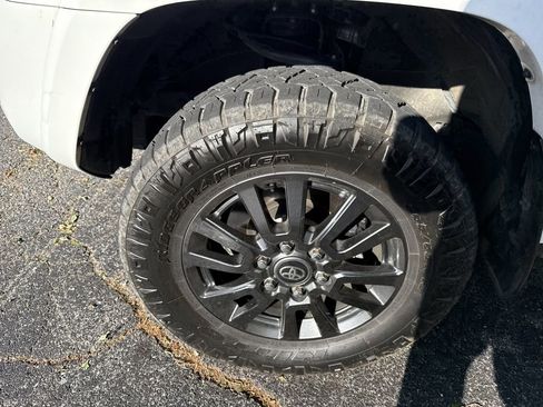 Used 2023 Toyota 4Runner SR5 AWD/4WD image 25