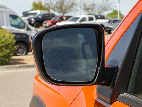 Used 2025 Nissan Frontier PRO-4X AWD/4WD image 17