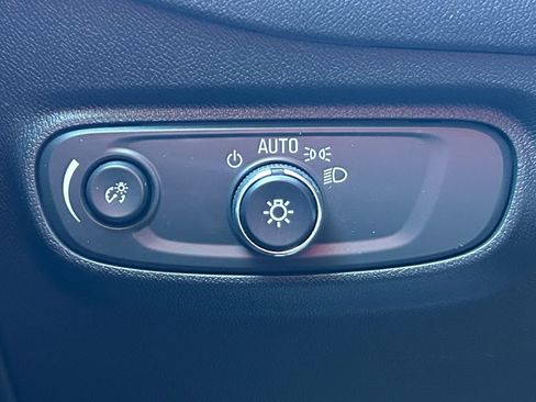Used 2023 Chevrolet Equinox LT FWD image 16