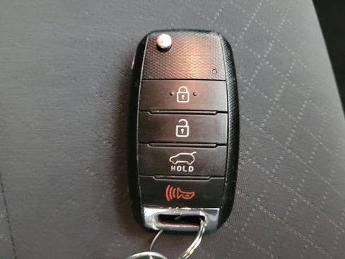 Used 2018 Kia Sorento LX image 32